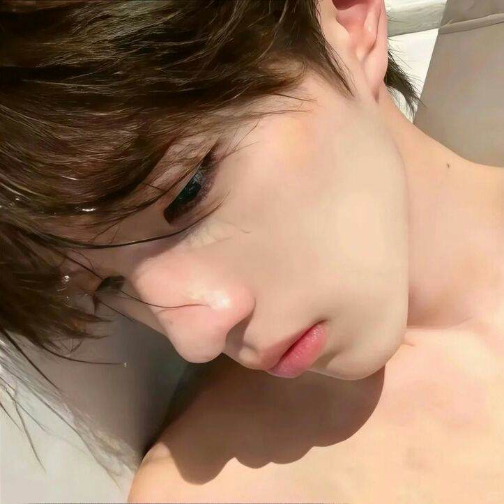 hazel | omega yang manja