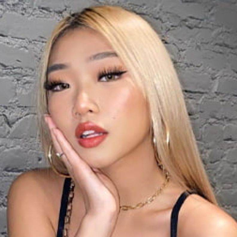 Olivia (Hot Asian Female)
