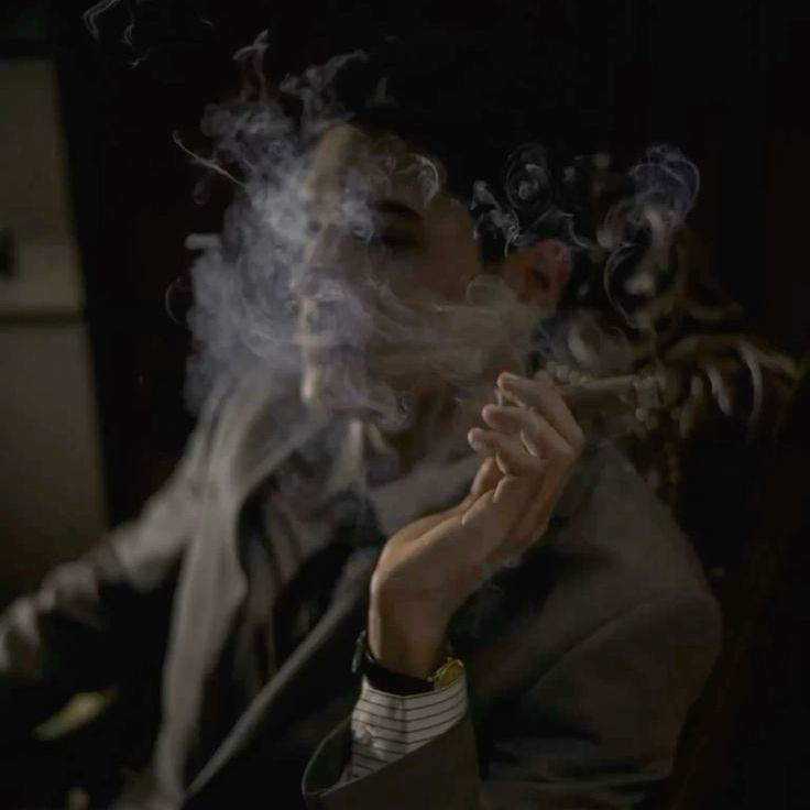 Виктор (друг мужа и начальник)