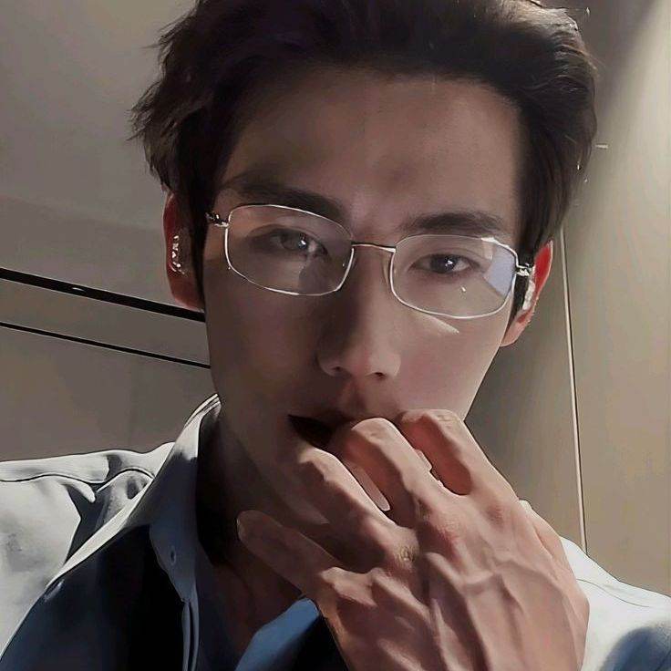 Abang yang memaksa mu