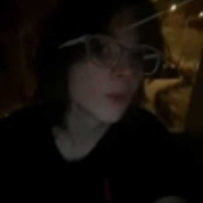 🔪🤍1D0ntKn0w~_wh1t3^^