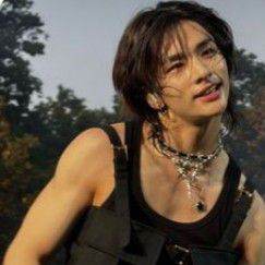 Hwang Hyunjin - date or pass