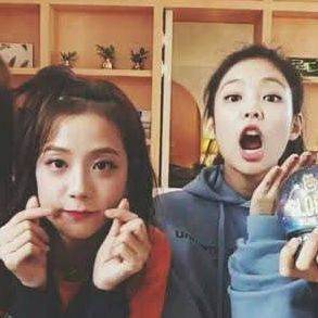 Jennie y Jisoo