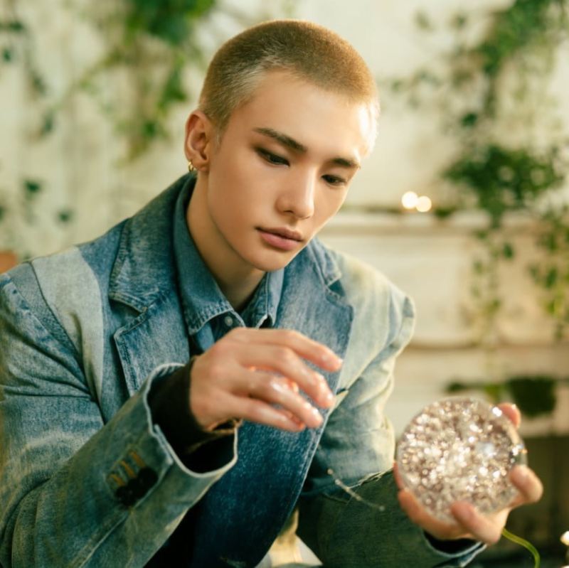 Хван Хенджин.