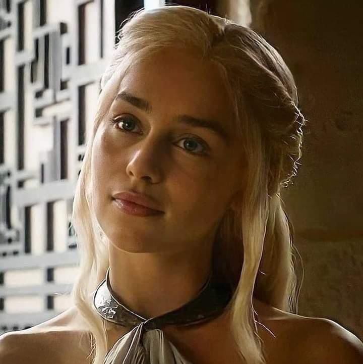 daenerys(Emilia Clarke)