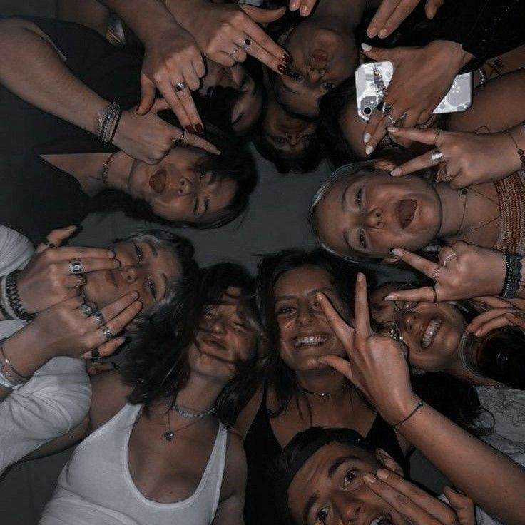 Six garçons et trois filles.