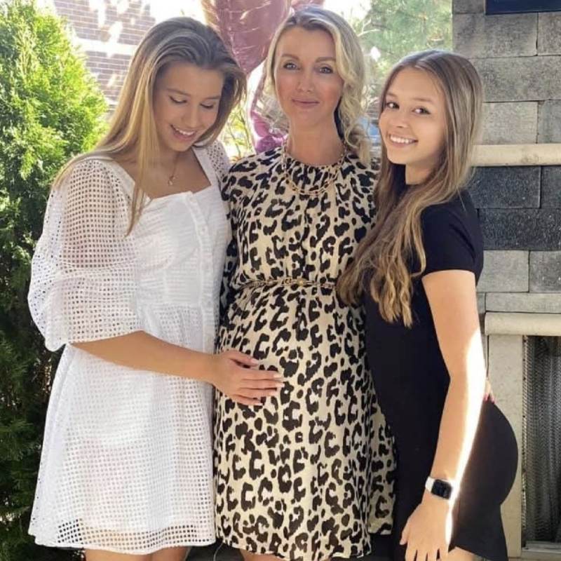 Anna (Pregnant housewife)