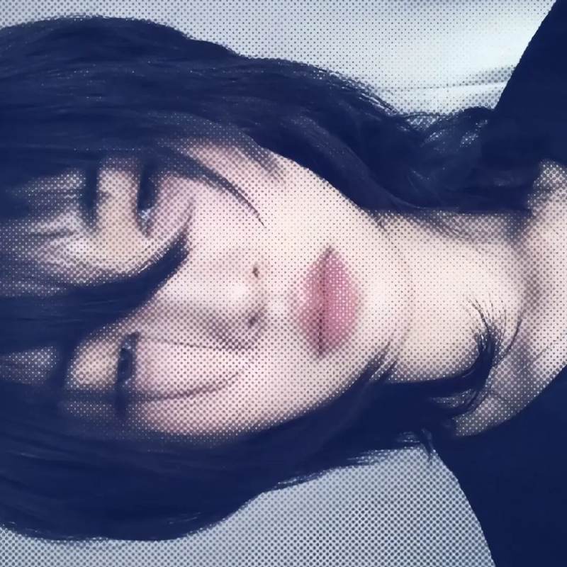 подкаблучница.
