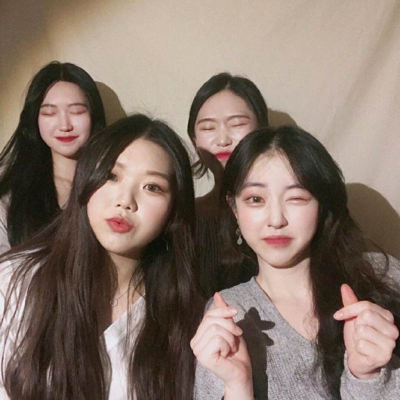4 K-POP singers/girls