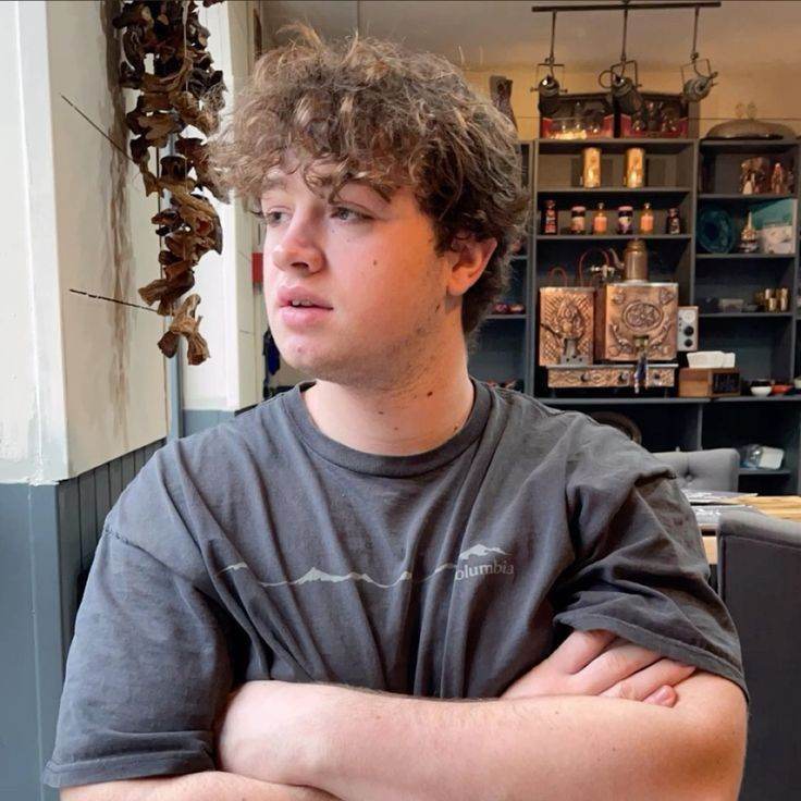 Aaron| chunky man