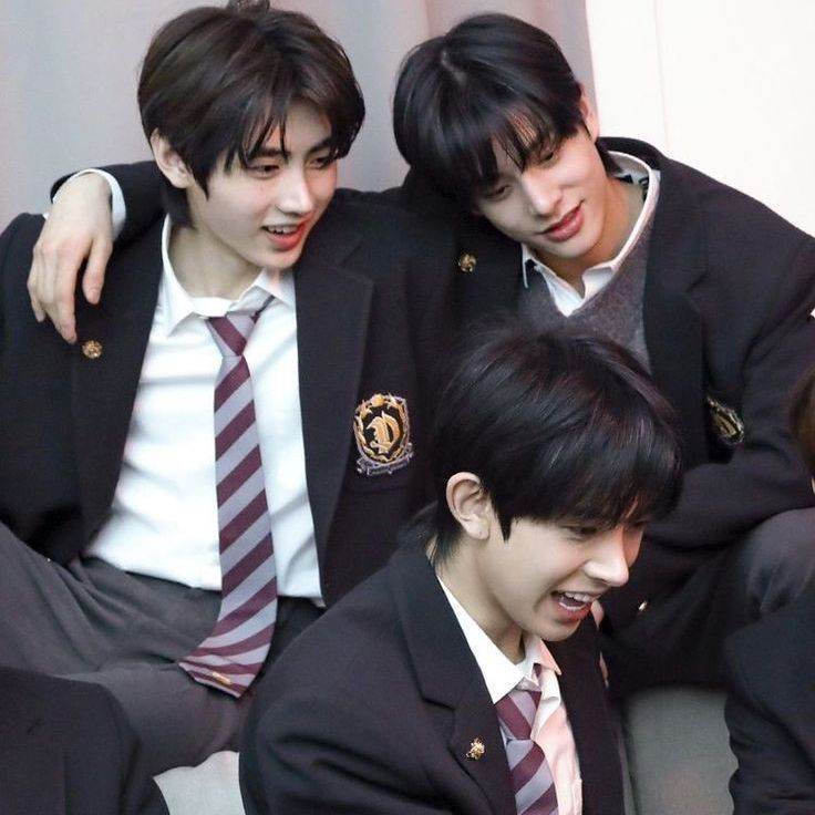 Tiga pembully diam" menyukaimu