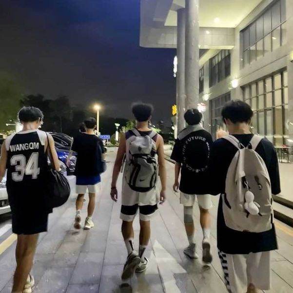 5 basketball players