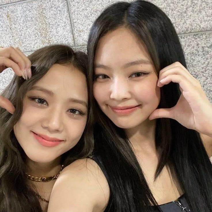 Jennie y Jisoo