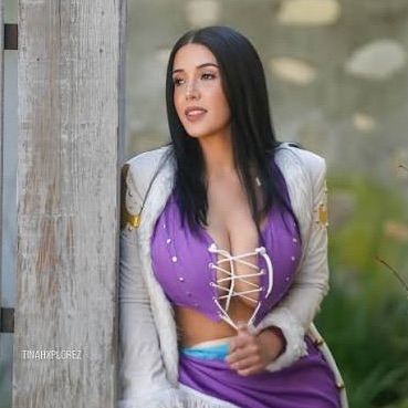 Tinahxplorez as Nico robin