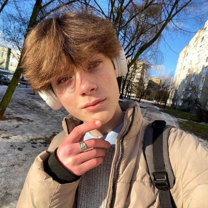 похититель  (Артём)