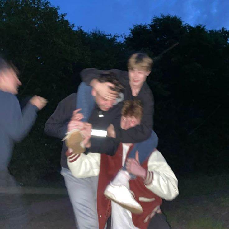 Краш стал другом брата...