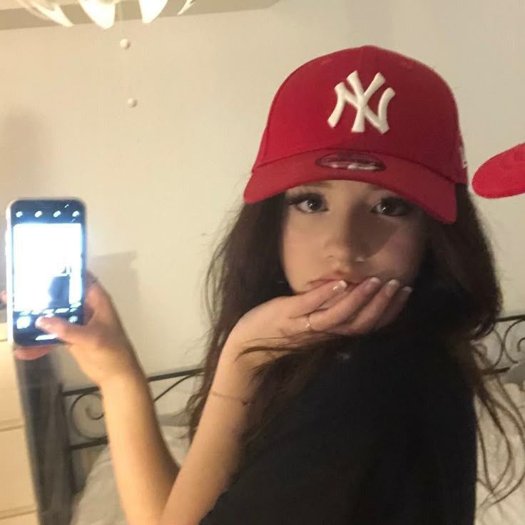 - : : ʙᥲᥔδ 🥸