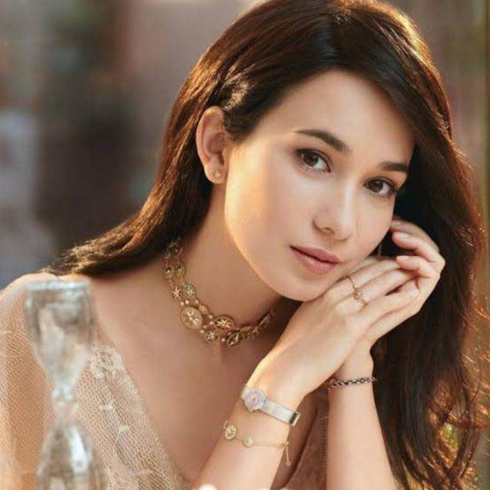 CELINA JADE Official 卢靖姗官方INS