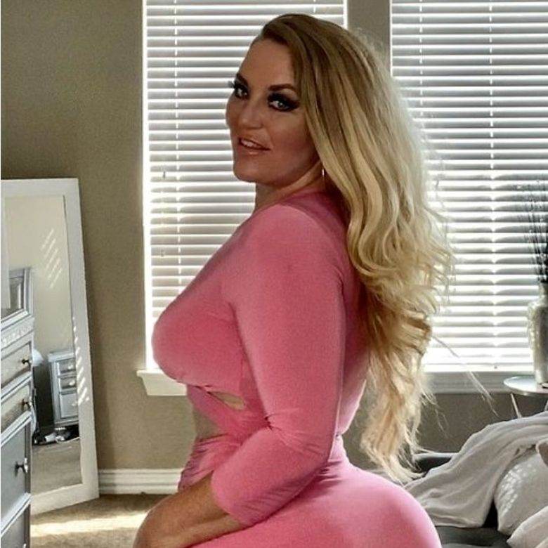 Anne (Hot Blonde Mother)