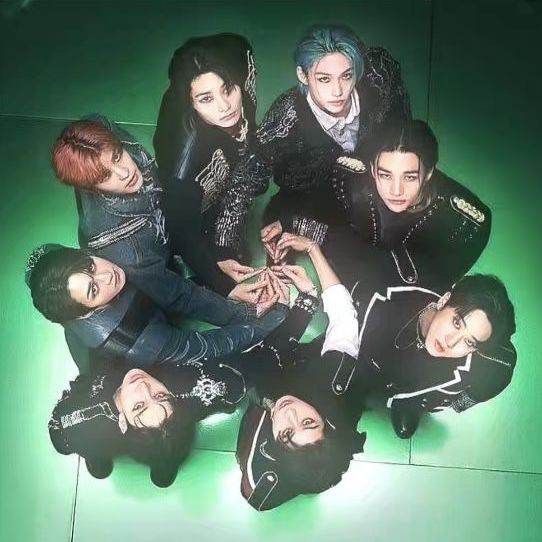 Stray Kids