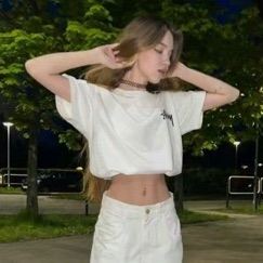 Изменяет в общественом туалете